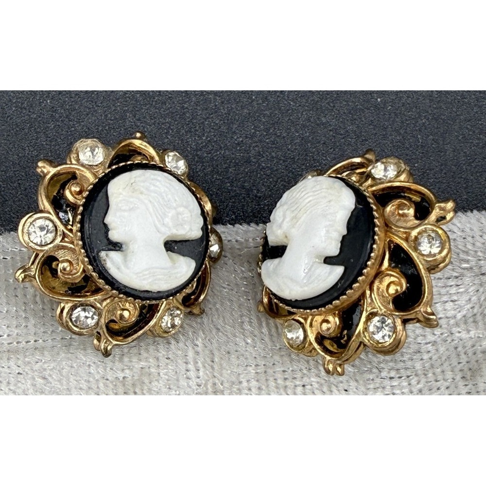Vintage Cameo‎ Earrings White Black Gold Tone